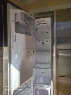 Samsung side-by-side fridge / freezer