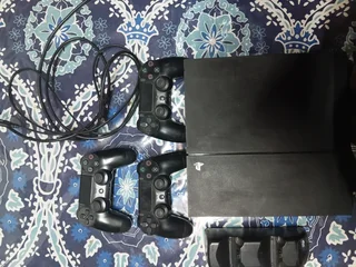 Ps4 console with 22 games and 3 controllers