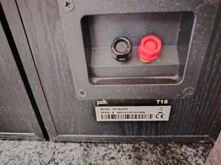 Polk Audio T15 bookshelf speakers