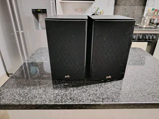 Polk Audio T15 bookshelf speakers