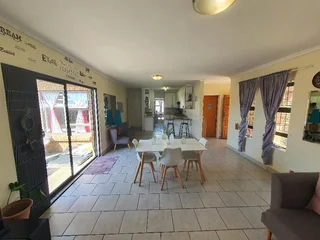 Kuilsriver, Soneike. Large modern family home on large plot. Available 1st January 2026