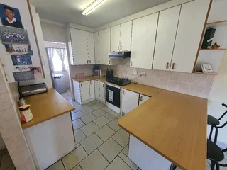 Kuilsriver, Soneike. Large modern family home on large plot. Available 1st January 2026