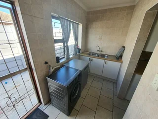 Kuilsriver, Soneike. Large modern family home on large plot. Available 1st January 2026