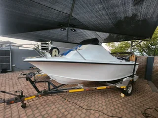 16ft Mono hull on trailer