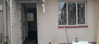 Flatlet to let in Arena Park, Chatsworth