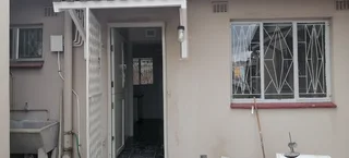 Flatlet to let in Arena Park, Chatsworth