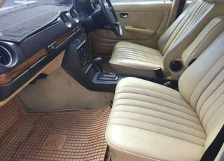 1987 Mercedes-Benz 200 Series Sedan