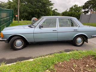 1987 Mercedes-Benz 200 Series Sedan
