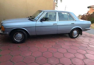 1987 Mercedes-Benz 200 Series Sedan