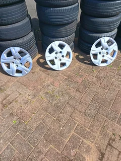 15inch Hyundai venue wheel caps x3