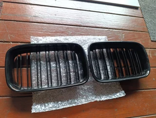 BMW E36 4 Door Kidney Grills New Set