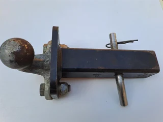 Towbar attachment. With latch and pin. Fits various models. R750 or to swap for Sandero Towbar