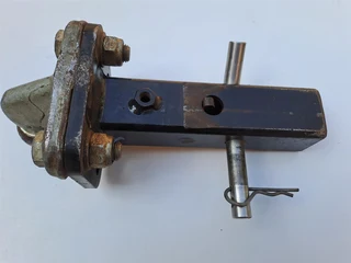 Towbar attachment. With latch and pin. Fits various models. R750 or to swap for Sandero Towbar