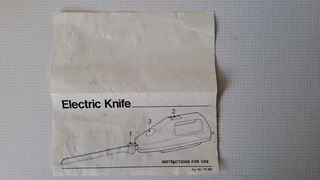 Electric knife. With blades and Instruction Manual. Works on 220V. Collectable, yet working .