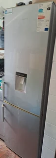 Fridge/Freezer Hi Sense. Gas leaked. Selling for spares.