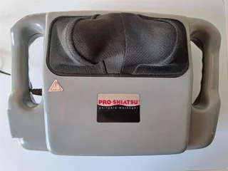 Massager Portable Pro Shiatsu Handheld. In Perfect Working Condition. Uses 220V electricity.