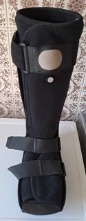 Moonboot DJ Orthopedics with built-in pump. Size Medium. Used one. As good as new. R1000.
