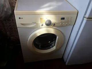 LG WD-80264NP Washing Machine. As good as new. R1999. I am in Orange Grove.