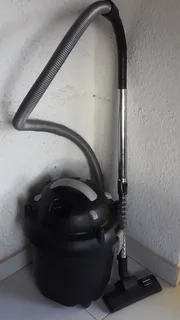 Vacuum Cleaner Hoover. As good as new. In perfect working condition. Complete. R850. I am in Orange