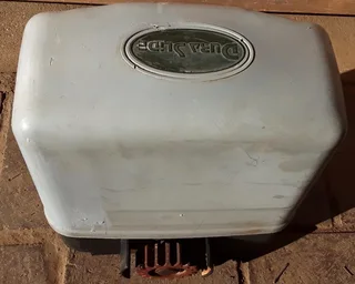 Gate Motor Dura Slide. Works on 220V and 12V. Lockable. Has spot for back up battery. I am in Orange