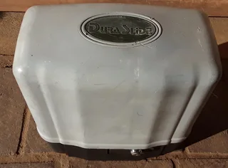 Gate Motor Dura Slide. Works on 220V and 12V. Lockable. Has spot for back up battery. I am in Orange