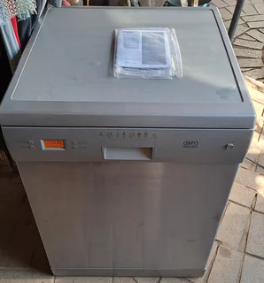 Dishwasher DEFY Dishmaid 8 in good working condition. With User Manual.