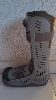 Ossur MoonBoot with built-in Pump Rebound Air Walker. As good as new.