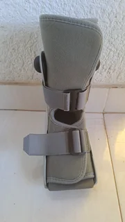 Moonboot Aircast with built-in Dual Pump. Size small. As good as new