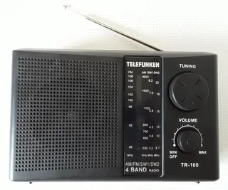 Classical Radio Receiver. With Main and Battery compartment. Collectable. R400. I am in Orange Grove