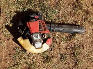 Garden Blower Petrol. Not in working condition. Selling as is or for spares. Or swap for WHY.