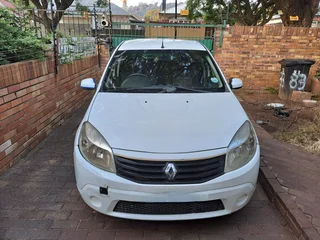 Renault Sandero 1,6 2012 in good running condition. Very good front tyres. And good tyres at the bac