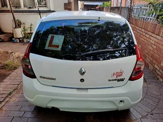 Renault Sandero 1,6 2012 in good running condition. Very good front tyres. And good tyres at the bac