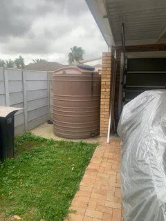 3 Bedroom house to rent in Uitzight, with a separate study room.