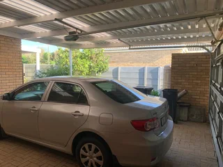 3 Bedroom house to rent in Uitzight, with a separate study room.