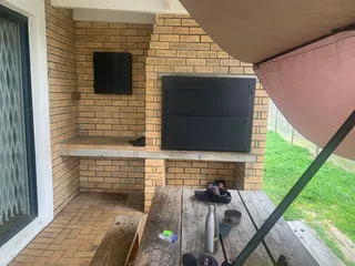 3 Bedroom house to rent in Uitzight, with a separate study room.