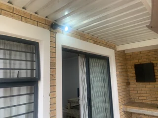 3 Bedroom house to rent in Uitzight, with a separate study room.