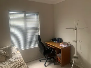 3 Bedroom house to rent in Uitzight, with a separate study room.