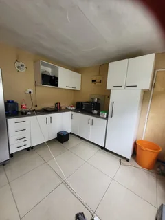 2 bedroom flat 65sqm R 4800.00