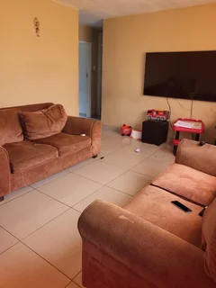 2 bedroom flat 65sqm R 4800.00
