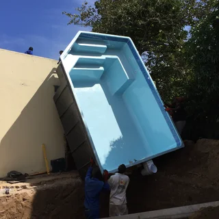 Manufacturers of Top Quality Fibreglass Splash Pools.