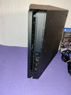 PlayStation 4 Slim, 500gb, 1 Generic Controller, 1 Free controller, all cable