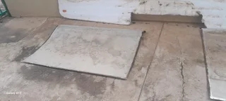 8 alliminium/tin panels and 3 sliding windows that was on a horse trailer.