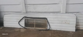 8 alliminium/tin panels and 3 sliding windows that was on a horse trailer.