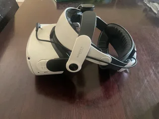 Meta Quest 2 – Full VR Kit with BOBOVR Comfort Strap