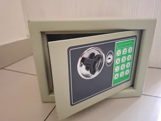 Portable Electronic Safe