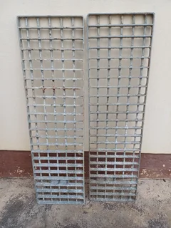 Galvanised steel driveway grids