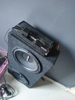 Gladen 10 inch subwoofers and amp