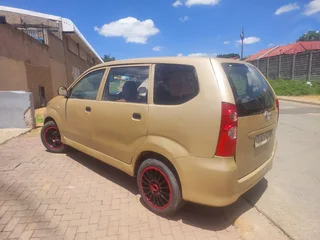2010 Toyota Avanza MPV/Bus
