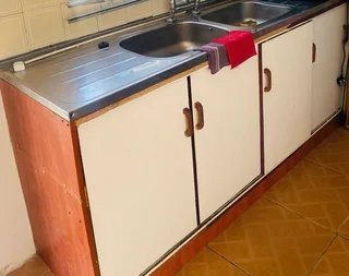 1 bedroom house available immediately koH R2200