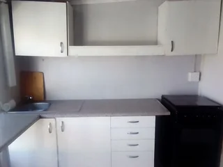 Open plan unit - Parow -R5900-available immediately or 01 July 2025